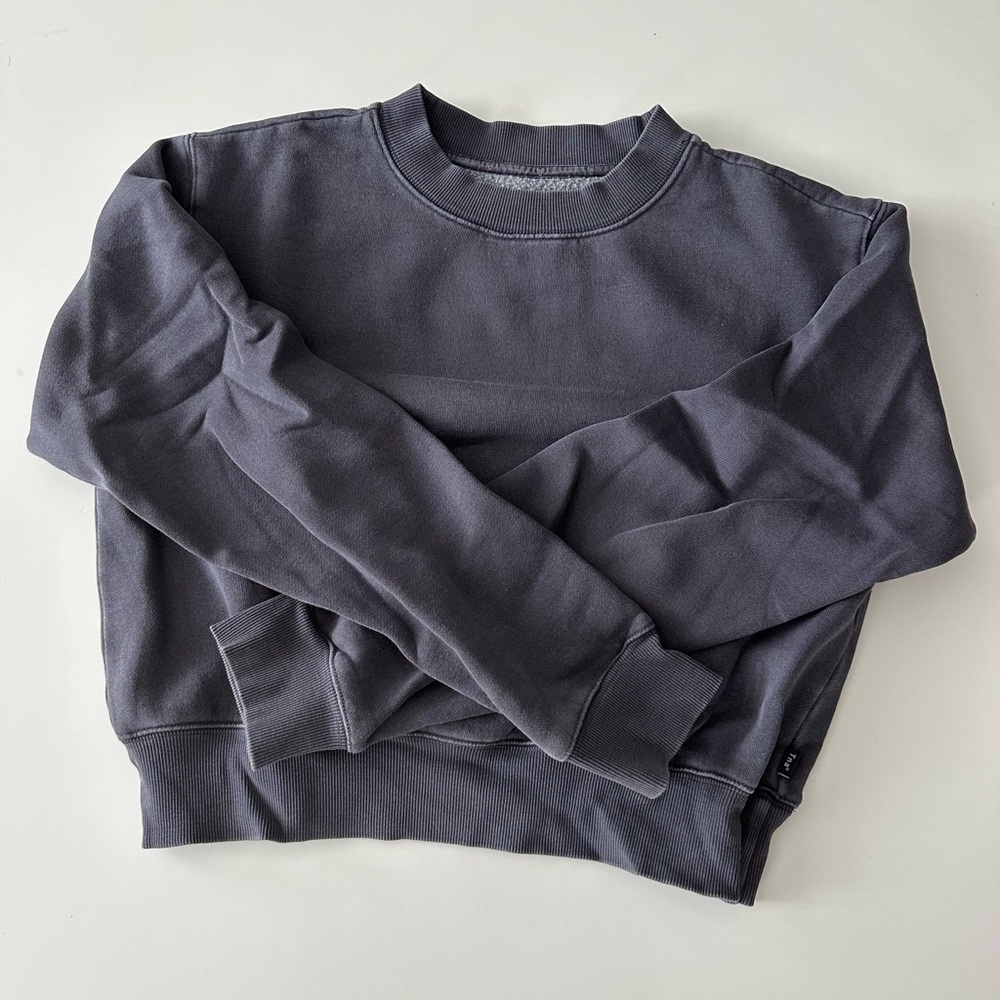 Aritzia tna cropped crewneck in grey